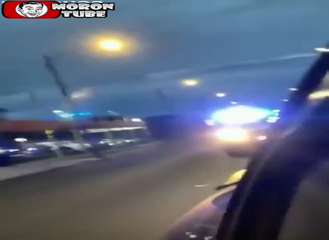 Video :Chicago youth film chase with police